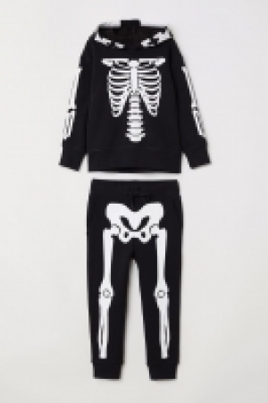 Sudadera y joggers 14.99 €