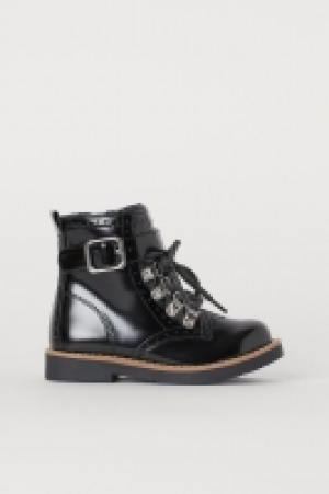 Botas de charol 17.99 €