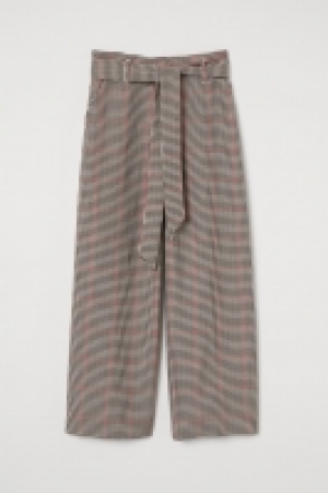 Pantalón ancho con cinturón 15.99 €