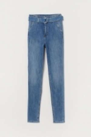 Pantalón denim con cinturón 17.99 €