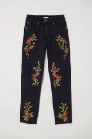 Vaqueros con bordado 17.99 €