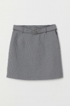 Falda con cinturón 12.99 €