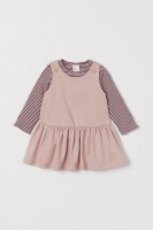 Vestido peto y camiseta 8.99 €