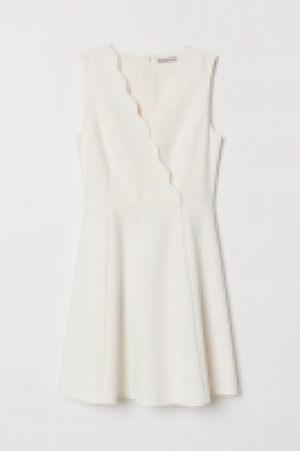 Vestido con escote de pico 29.99 €