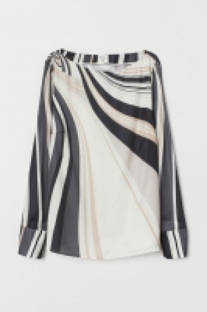 Blusa de satén escote barco 12.99 €