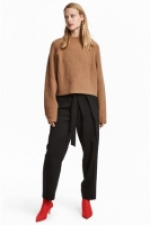 Pantalón con cinturón 29.99 €