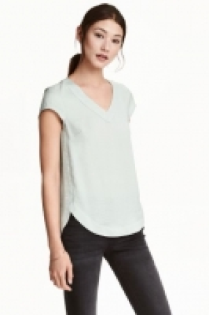 Blusa de satén con cuello en V 7.49 €