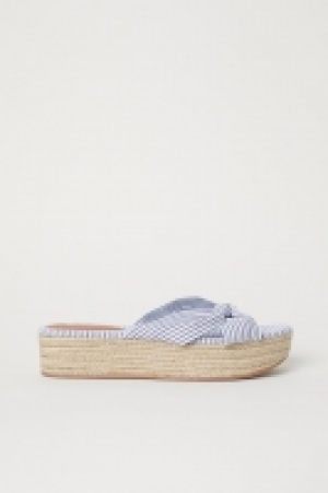 Sandalias de plataforma 16.99 €