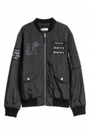Cazadora bomber con detalles 14.99 €