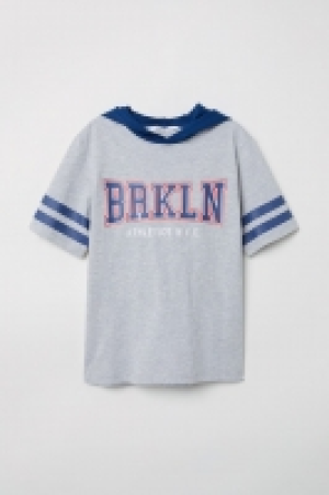 Sudadera corta con capucha 10.99 €
