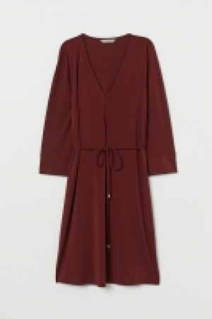 Vestido con escote de pico 13.99 €