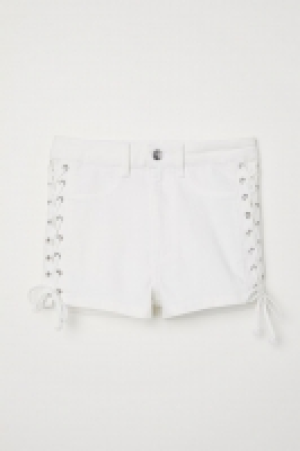 Pantalón corto con lazada 12.99 €