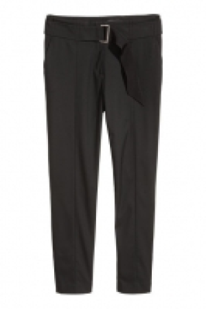 Pantalón con cinturón 15.99 €
