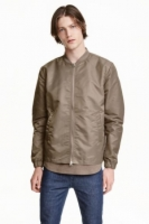 Cazadora bomber en satén 24.99 €