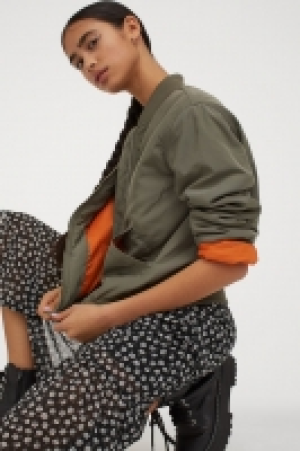 Cazadora bomber acolchada 17.99 €