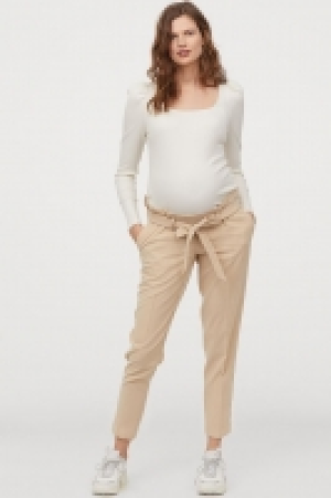 MAMA Pantalón con cinturón 17.99 €