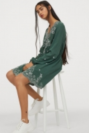Vestido con bordados 23.99 €