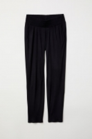 MAMA Joggers 9.99 €