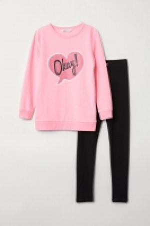 Sudadera y leggings 13.99 €