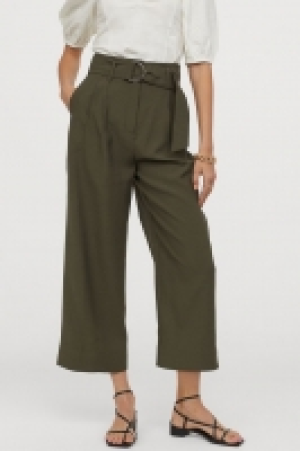 Pantalón amplio con cinturón 17.99 €