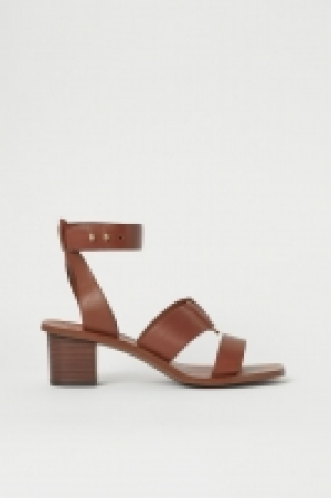Sandalias de piel 39.99 €