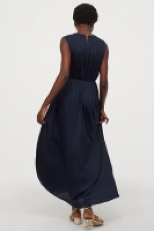 Vestido largo plisado 23.99 €