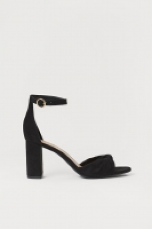 Sandalias 17.99 €