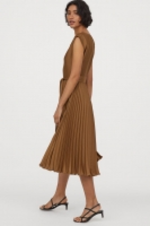 Vestido plisado 14.99 €
