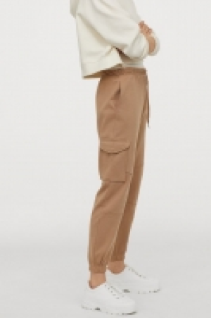 Joggers con bolsillos 8.99 €