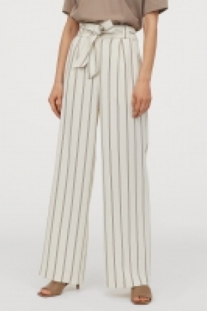 Pantalón amplio con cinturón 21.99 €
