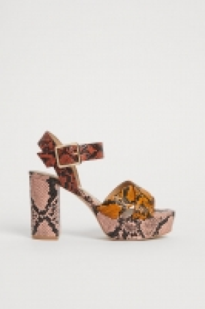 Sandalias de plataforma 17.99 €