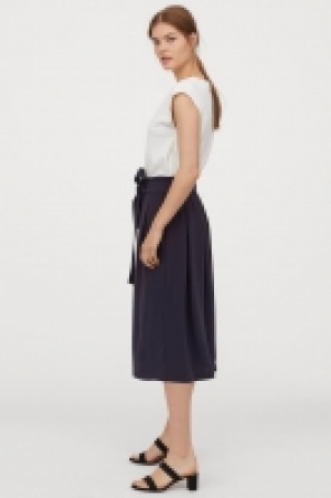 Falda con cinturón de anudar 17.99 €