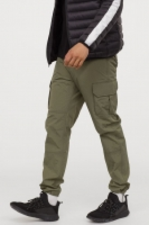 Pantalón cargo de nailon 15.99 €