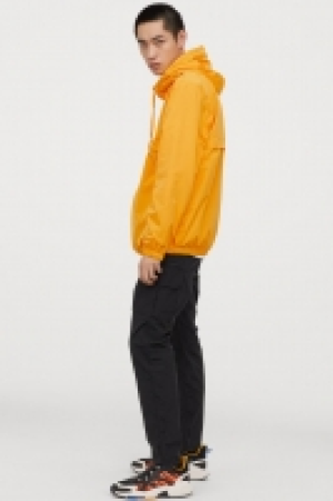Chaqueta popover con capucha 15.99 €