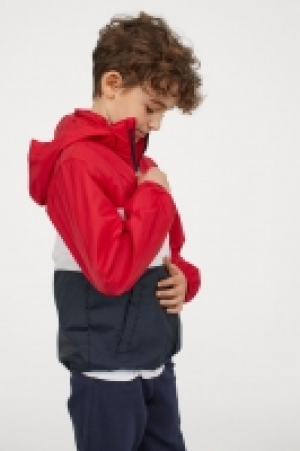 Chaqueta con capucha 12.99 €
