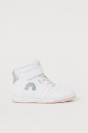 Deportivas altas brillantes 9.99 €