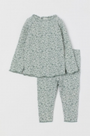 Camiseta y pantalón 7.99 €
