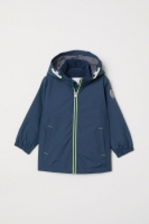 Chaqueta outdoor con capucha 17.99 €