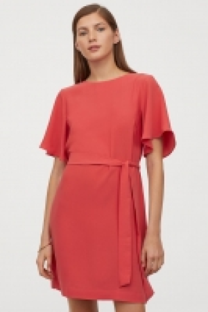 Vestido con cinturón de anudar 14.99 €