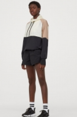 Chaqueta popover con capucha 32.99 €