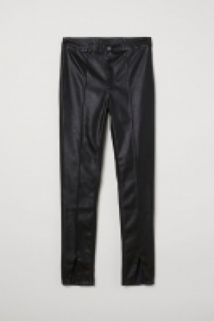 Pantalón en piel sintética 14.99 €
