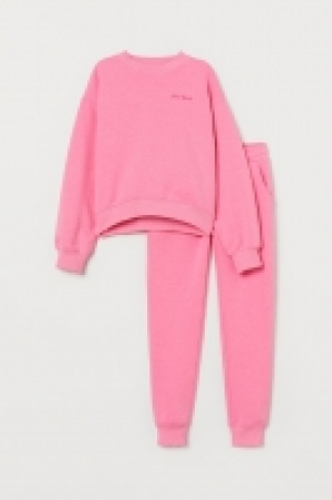 Sudadera y joggers 20.99 €