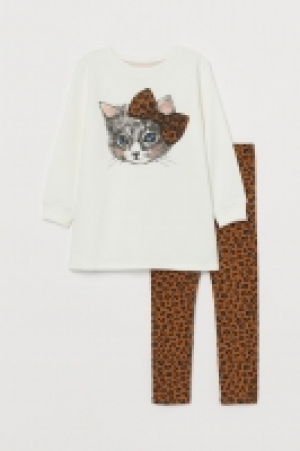 Sudadera y leggings 14.99 €