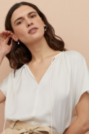 Blusa de satén cuello en V 7.99 €