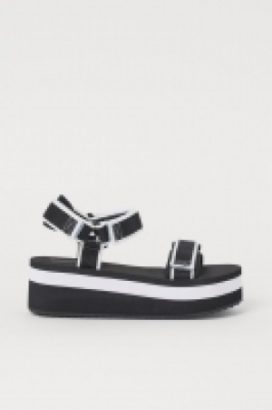 Sandalias de plataforma 15.99 €