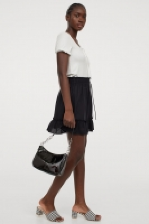 Falda corta con volantes 8.99 €