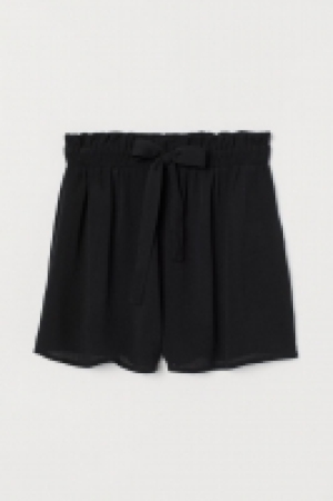 Pantalón corto con tiras 10.99 €