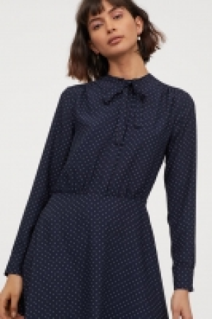 Vestido de crepé con tiras 14.99 €
