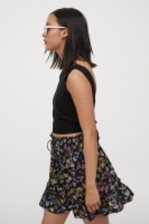 Falda corta con volantes 10.99 €