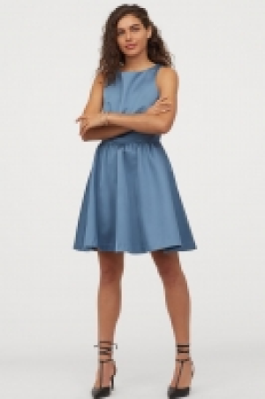 Vestido corto de satén 27.99 €